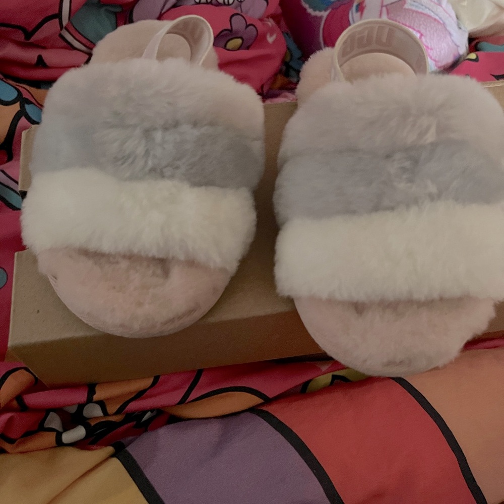 Ugg slides kids . Pink,grey and white